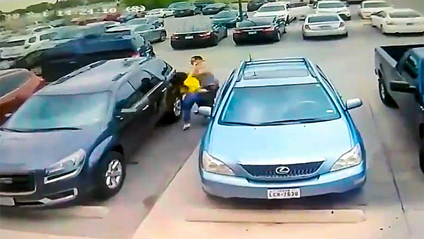 Боевик на парковке: мужчина отомстил женщине, занявшей его место