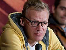 Серебряков перевоплотился в женщину в фильме «Серп и молот»