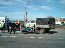 Улетел под уазик: пострадавшего в аварии байкера увезли в больницу