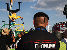 ФСБ насчитала на мундиале в пять раз меньше иностранных фанатов, чем Медведев. Кто прав?