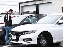 Воры "разули" новенькие автомобили прямо возле автосалона