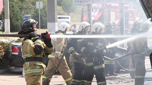 Севастопольские спасатели ликвидировали пожар в автомагазине