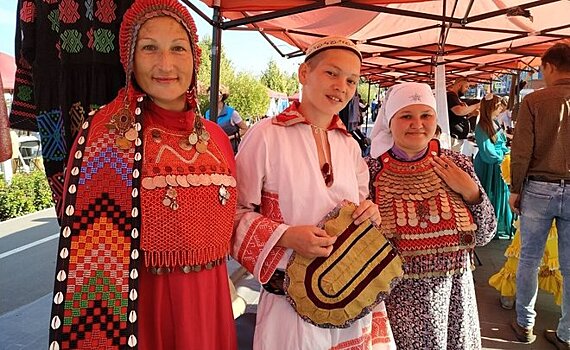 Татарские казаки, самарские кубики, советские монеты: как прошел фестиваль "Печән базары"