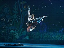 Полет Конька-Горбунка и Марат Башаров в роли Царя в НОВАТе