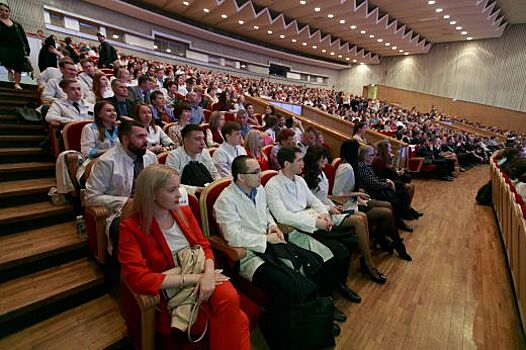 Свердловское здравоохранение пополнилось 379 врачами