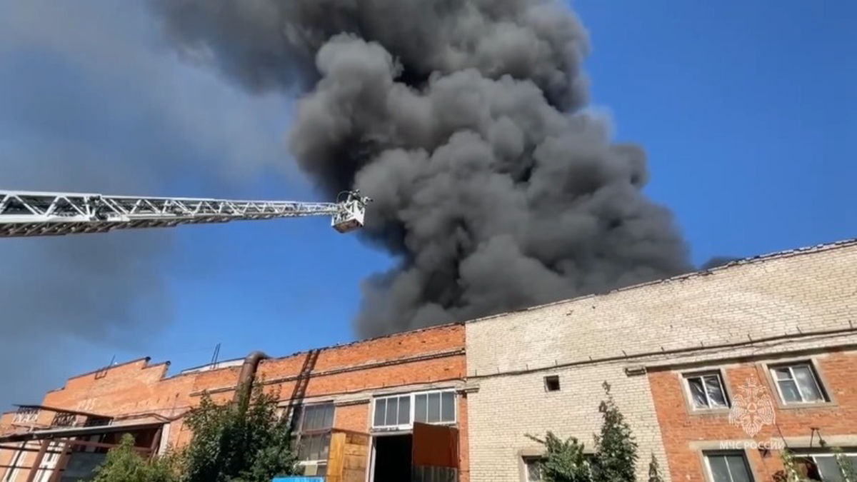Пожар в здании цеха в Химках полностью ликвидировали