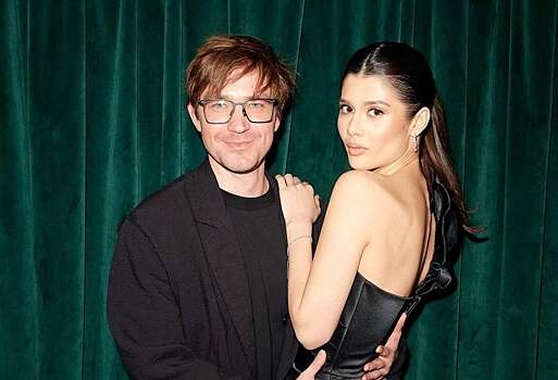 Жена Александра Петрова предстала в эффектном красном наряде