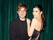 Жена Александра Петрова предстала в эффектном красном наряде