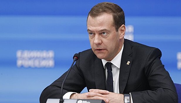 Медведев предупредил о риске невыполнения плана по жилью