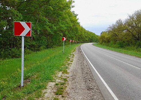 Более 1,4 тыс. знаков направления поворота установили на региональных дорогах Подмосковья с начала апреля