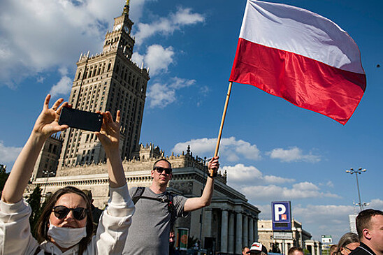 РИА "Новости": акция против "украинизации Польши" проходит в Варшаве