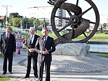 Фотофакт: на набережной Свислочи открыли памятник Белорусам зарубежья