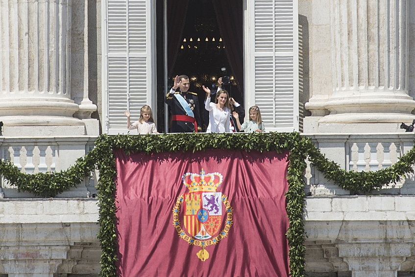 Титул Короля Испании был восстановлен в 1975 году после смерти диктатора Франсиско Франко. Сейчас на троне находится Филипп VI, который вступил на престол после отречения своего отца, короля Хуана Карлоса I