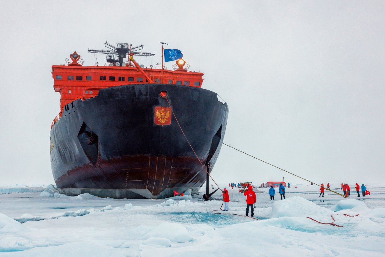 Путин поручил построить два новых атомных ледокола