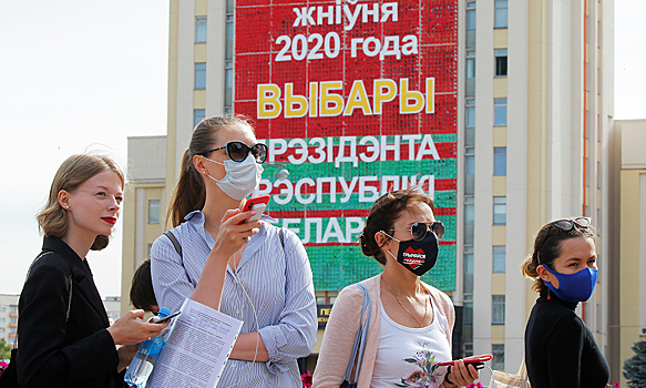 В Белоруссии с кабин для голосования убрали шторы