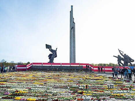 Сейм Латвии разрешил снос памятника освободителям Риги