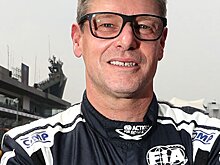 Берндт Майландер проверил авто безопасности Mercedes и Aston Martin