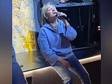 Татьяна Буланова отметила второй день свадьбы в джинсах и исполнила грустную песню