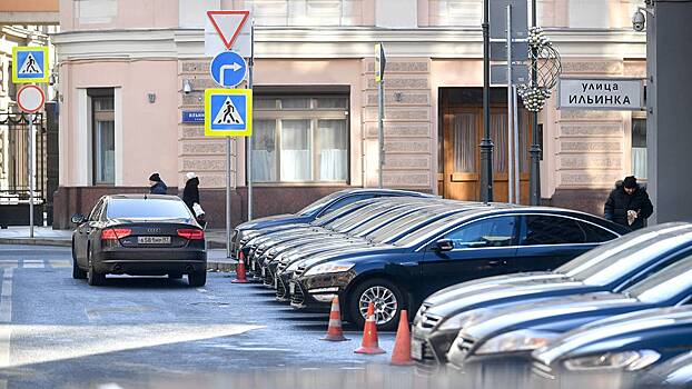 У москвича украли из Lexus сумку за 130 тысяч рублей в центре Москвы