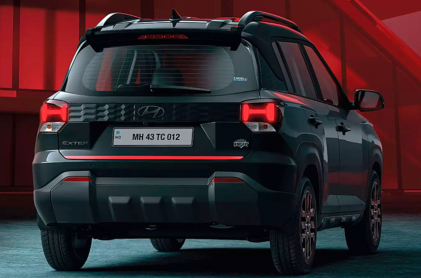 За основу взято не самое дешёвое исполнение SX. Оно предусматривает восьмидюймовый дисплей, камеру заднего вида, отсек для беспроводного зарядного устройства, люк на крыше и шесть подушек безопасности.