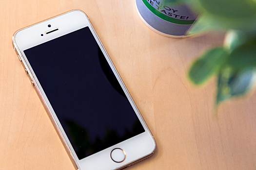 Продажи iPhone снизились в 1,5 раза в России