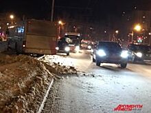В Перми автобус вылетел на встречную полосу и врезался в иномарку