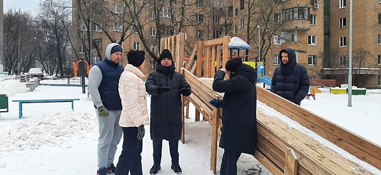 Участники субботнего обхода в Лианозове проинспектировали уборку дворов