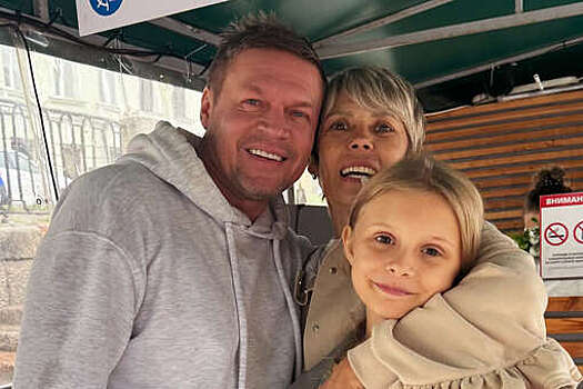 Актриса Мария Горбань опубликовала редкие фото матери в Санкт-Петербурге