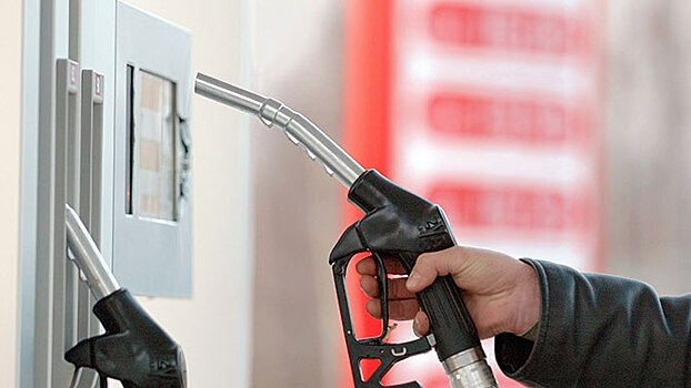 Путин пообещал взять под личный контроль ситуацию с ценами на бензин