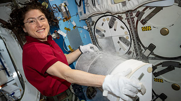 Неземная красота: как женщины-космонавты ухаживают за собой на МКС