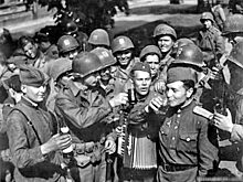 «Наркомовские 100 грамм»: как пили на фронте