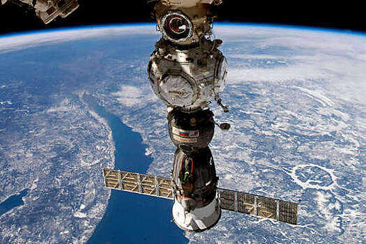Роскосмос заявил об отсутствии угроз экипажу МКС после разгерметизации "Прогресса МС-21"
