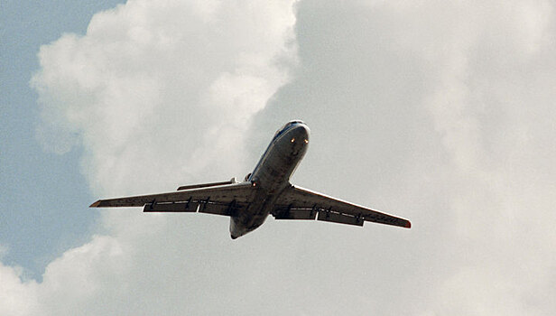 Летевший в Москву самолёт совершил вынужденную посадку