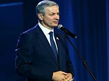 Председатель ЗакСобрания Вологодской области Андрей Луценко вручил награды победителям премии «Человек года»
