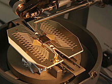 Физики создадут квантовый компьютер размером с футбольное поле