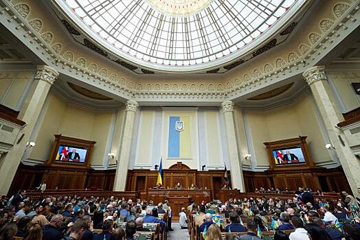 Украинский депутат громко опозорился, ковыряя в носу на заседании Рады