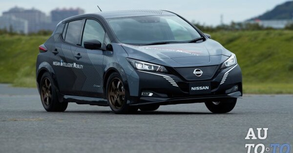 Nissan с открывающимися фарами