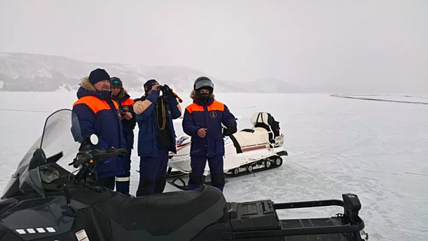 Спасатели эвакуировали рыбаков и ребёнка со льдины под Иваново