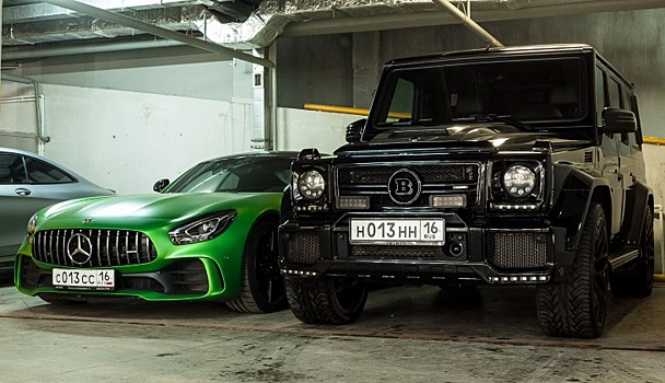 Фото дня: пара дорогих «Мерседесов» на подземной парковке