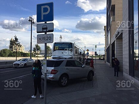 Москвич припарковал машину по всем правилам. Но ее все равно забрал эвакуатор