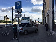 Москвич припарковал машину по всем правилам. Но ее все равно забрал эвакуатор