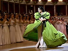 Нетребко снялась с особенным сыном в Берлинском зоопарке