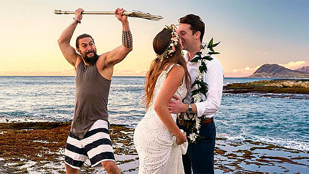 Джейсон Момоа в образе «Аквамена» поучаствовал в свадебной фотосессии