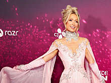 Актриса Пэрис Хилтон пришла на кинопремьеру в платье с разрезом до бедра