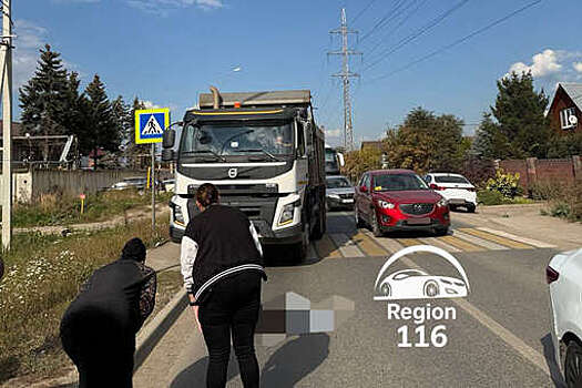 В Казани грузовик сбил женщину с младенцем