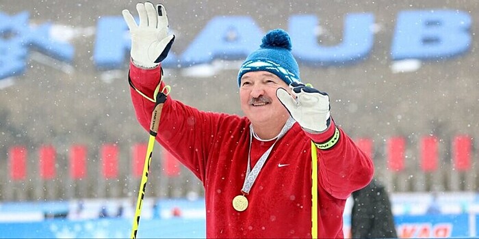 Лукашенко поразил все мишени в биатлонной гонке