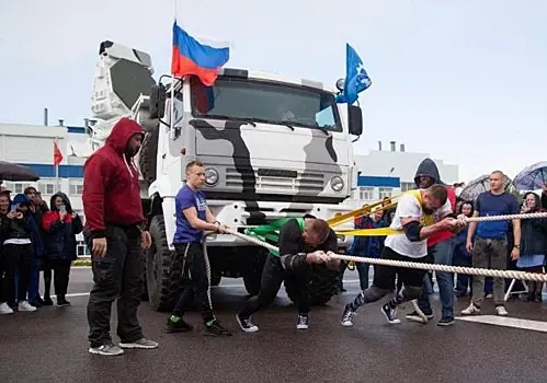 В Туле установили мировой рекорд в буксировке 38-тонного "Панциря"