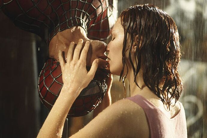 Кирстен Данст не была в восторге от сцены с поцелуем из «Человека-паука» Сэма Рэйми