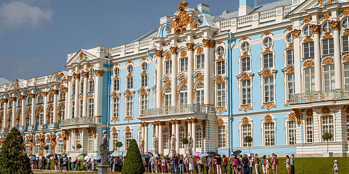 Как интерьеры в Екатерининском дворце Петербурга воссоздают реставраторы?