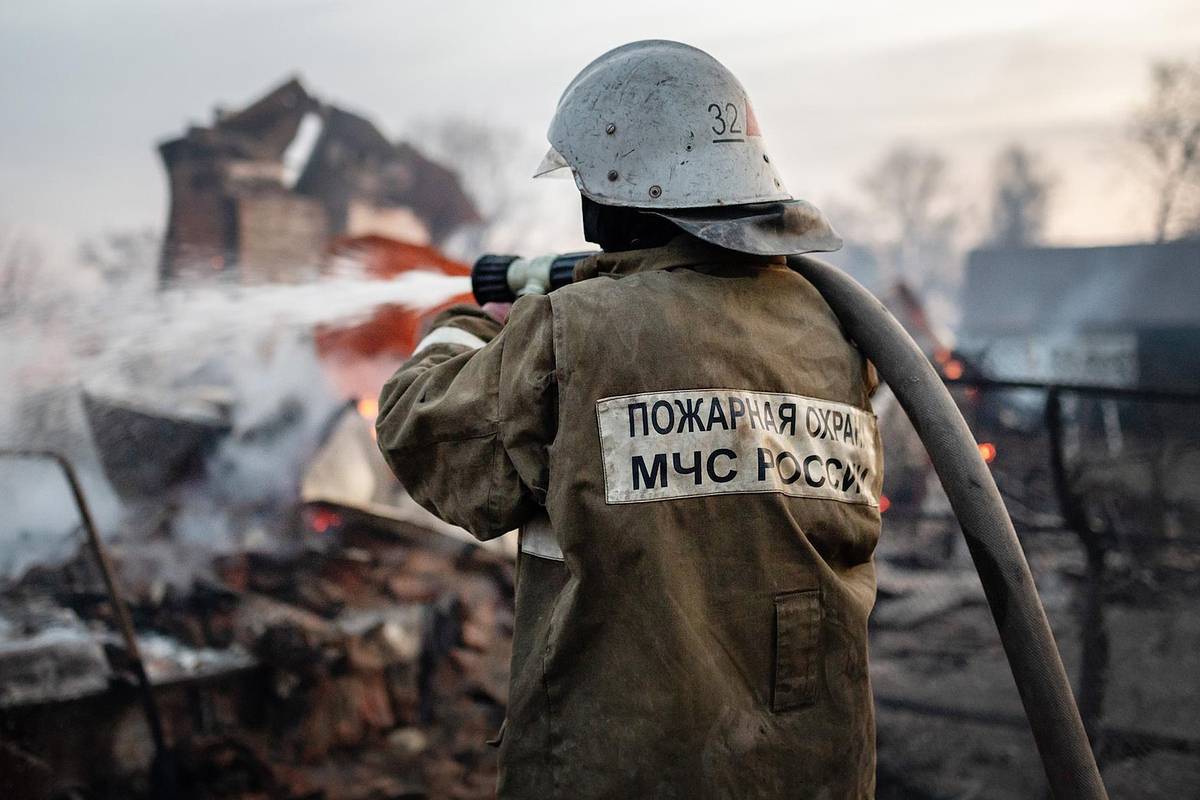 Двое взрослых и двое детей заживо сгорели при пожаре в российском доме